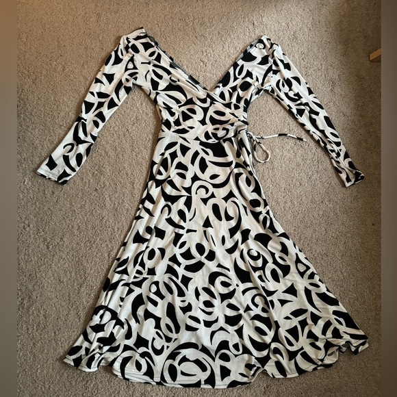 New York & Company Black and white float dress size XS - Picture 4 of 7